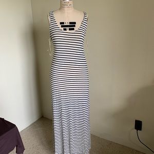 SHOP THE TRENDS MAXI DRESS